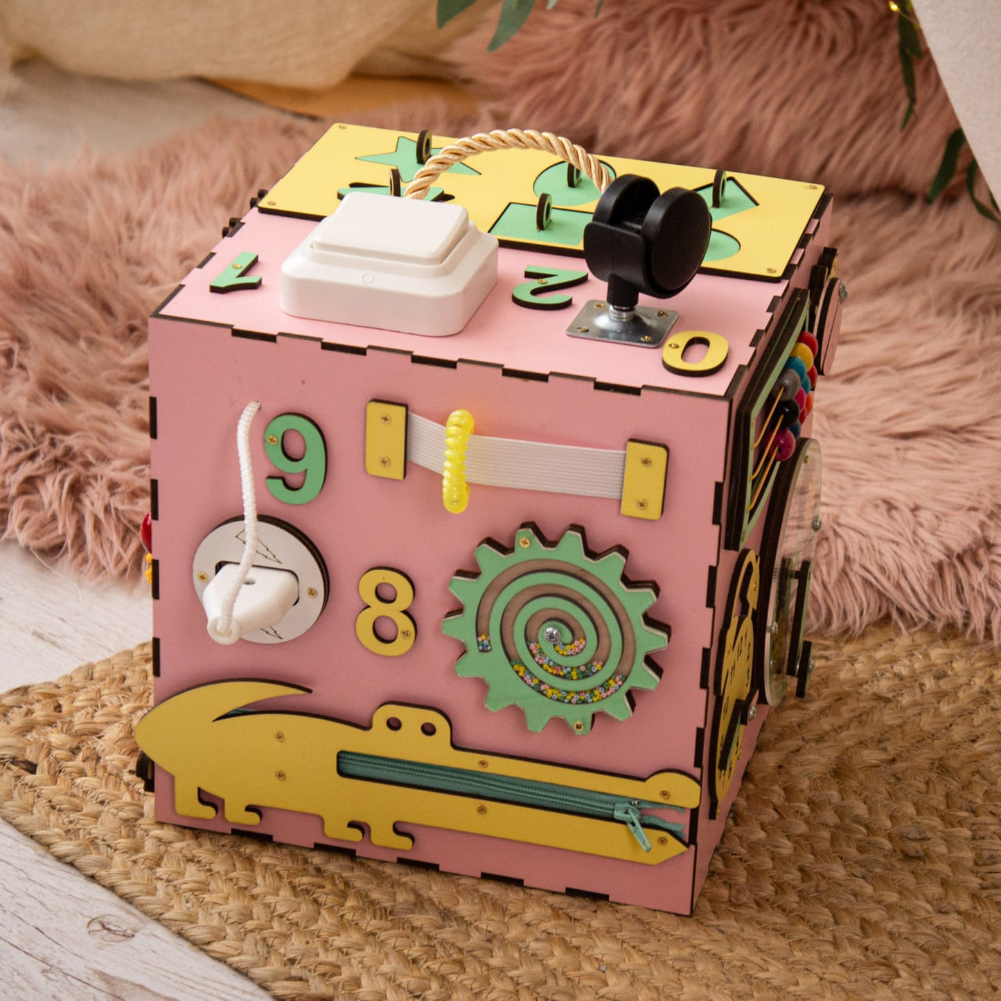 Бізікуб 23х23 для дівчаток рожевий