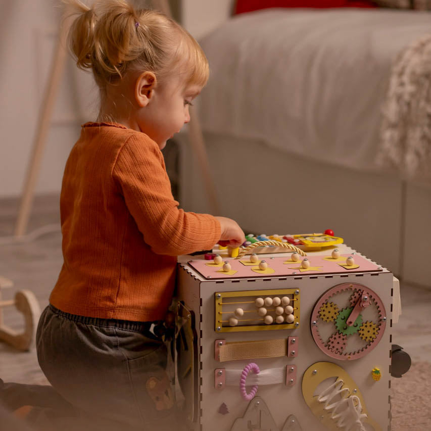 Бізікуб 30×30 для дівчаток білий